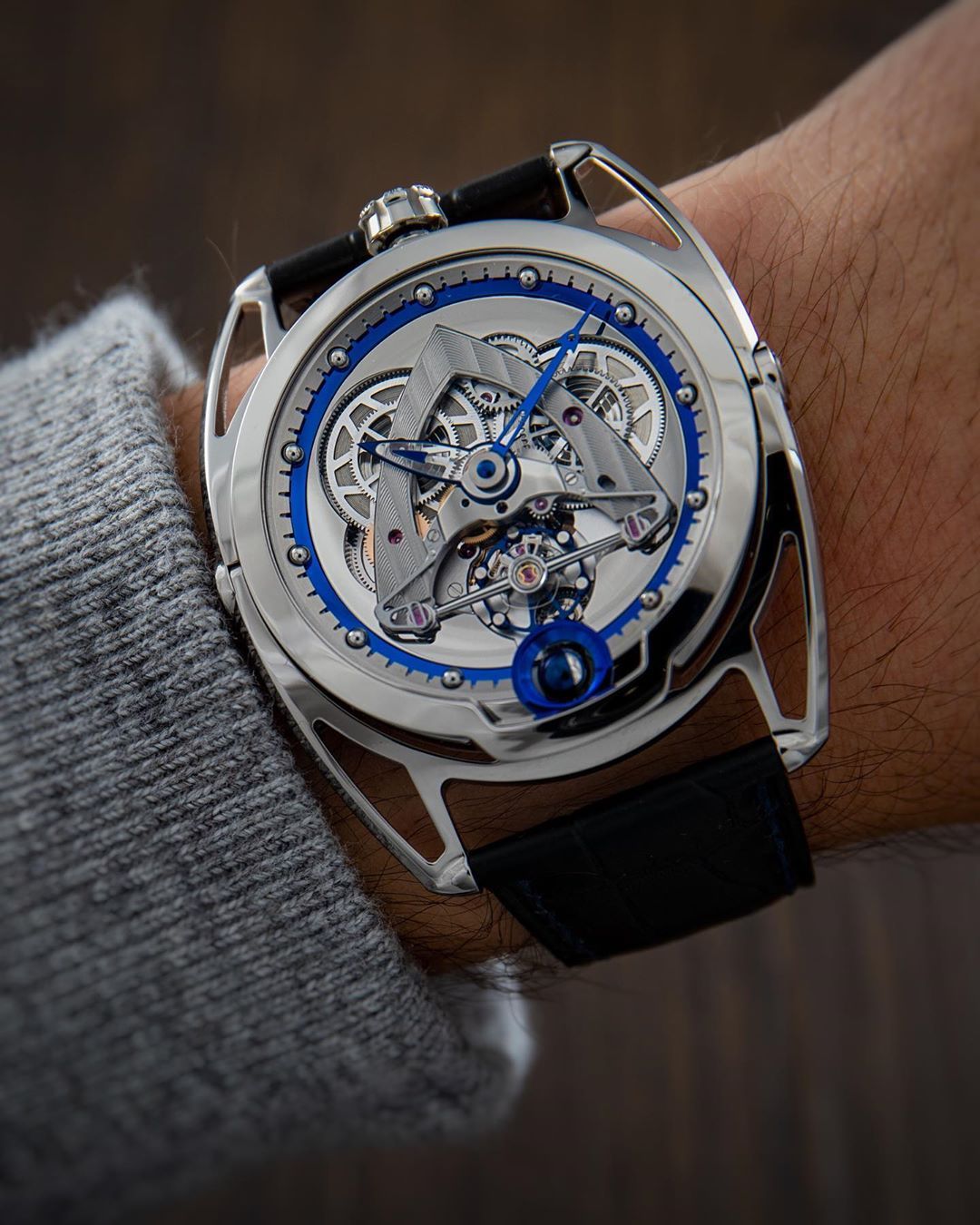 Khám phá càng nối dây nảy linh hoạt của hãng De Bethune. 2