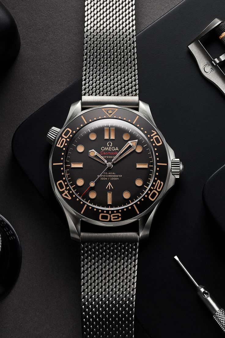 Cách khắc phục tình trạng kẹt lịch ngày đồng hồ Omega Seamaster. 2