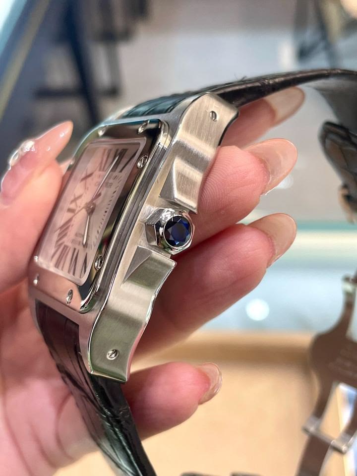 Mẹo nhận biết mặt số vạch Cartier Santos bị thay thế. 2