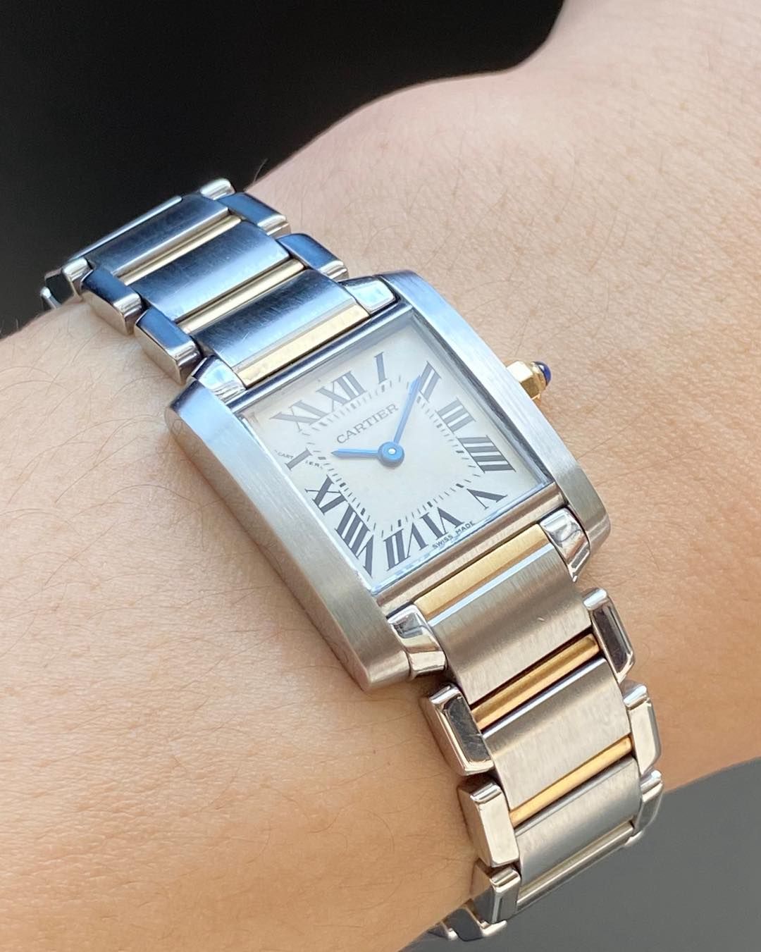 Mẹo phát hiện vết nứt ngầm mặt kính sapphire Cartier Crash. 3