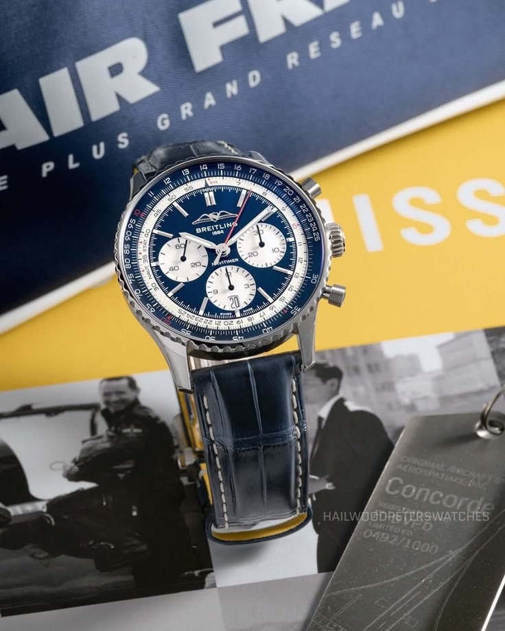Lớp phủ chống lóa trên mặt kính Breitling Navitimer dễ bong tróc. 3