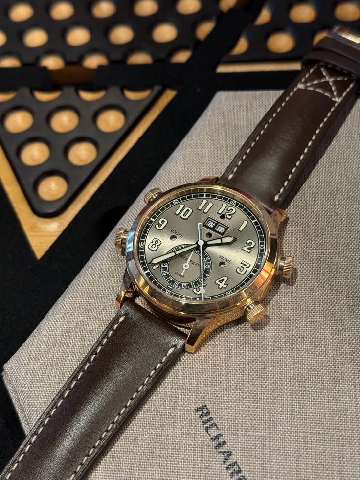 Lý do bánh đà đồng hồ Patek Philippe Calatrava phát ra tiếng 1