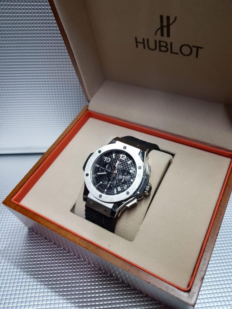 Sự thật về dây cao su lót da cá sấu nhà Hublot. 2