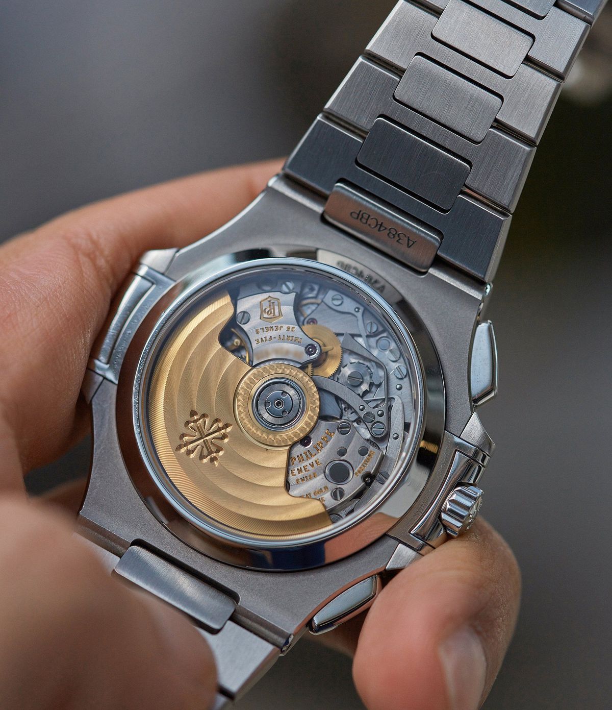 Tại sao bộ vỏ Patek Philippe Nautilus lại khó chế tác? 2