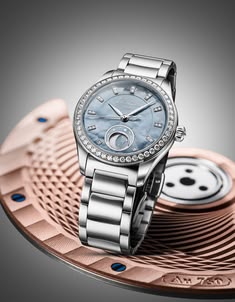Chiêm ngưỡng mặt kính vòm sapphire siêu đẹp trên đồng hồ Glashutte. 3