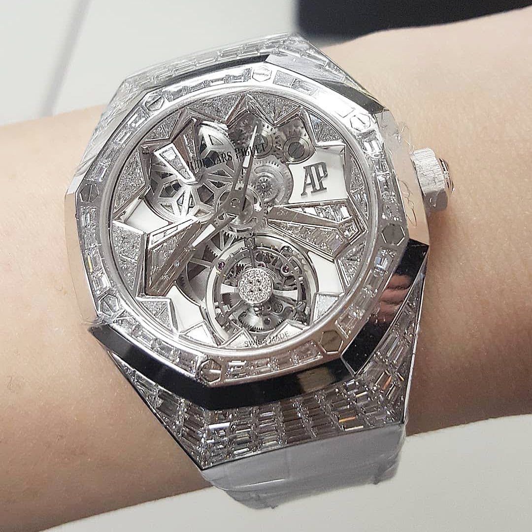 Tại sao mặt kính xaphia Hublot Spirit of Big Bang lại mờ? 3