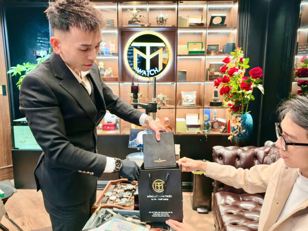Kinh nghiệm thương lượng thu mua dong ho cu Hublot Thảo Điền. 1