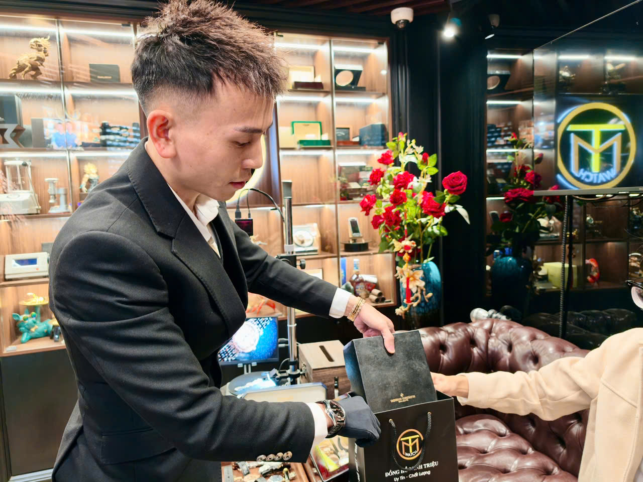 Nơi hỗ trợ gom lại dòng Breitling cũ phố Hàng Bài 3