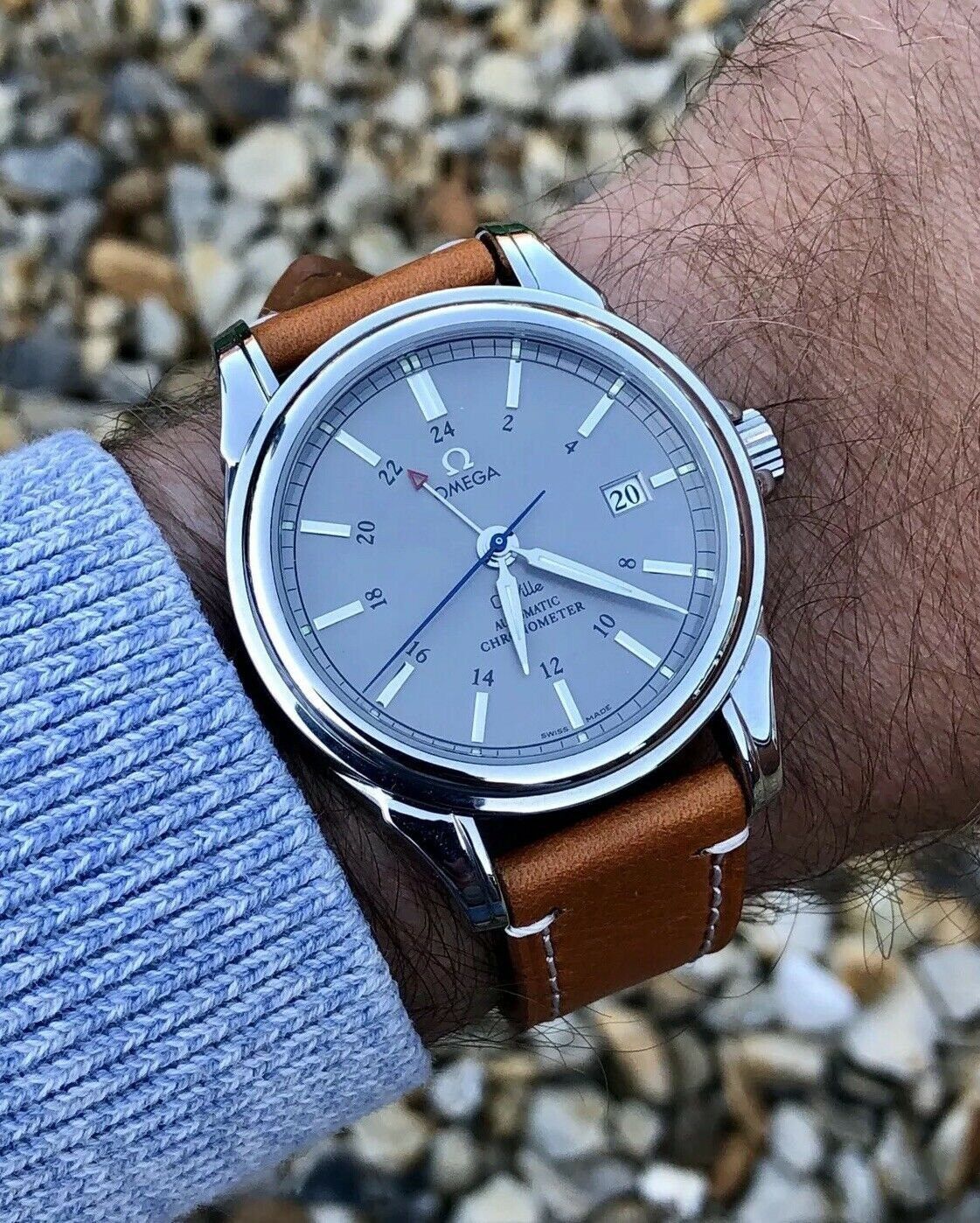 Mẹo làm sạch kim đồng hồ Omega khi bị ố màu gỉ. 1