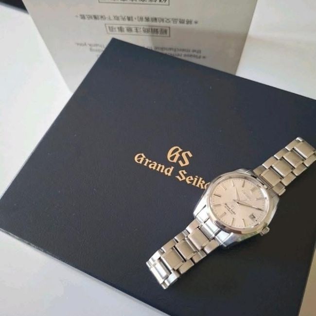 Giải mã chi tiết sức hút của đồng hồ hiệu Glashütte 1