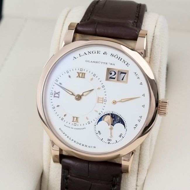 Sức hút mãnh liệt từ mặt số bạc của A Lange Sohne. 2