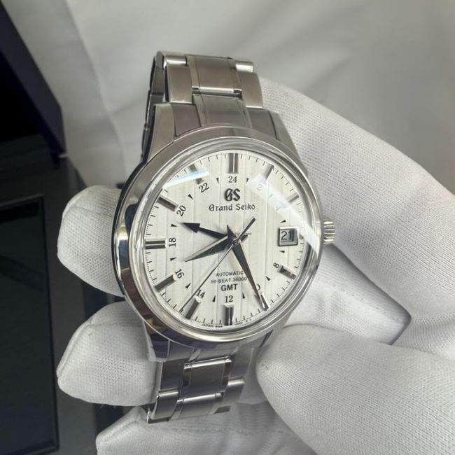 Giải mã chi tiết sức hút của đồng hồ hiệu Glashütte 3