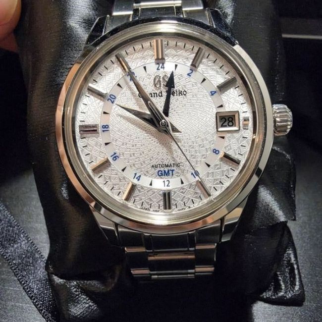 Đánh giá thật lòng về mẫu đồng hồ Grand Seiko lướt 3