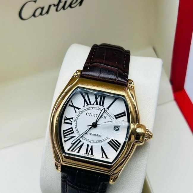 Đeo chiếc đồng hồ Hublot nam khi lái siêu xe thể thao. 3