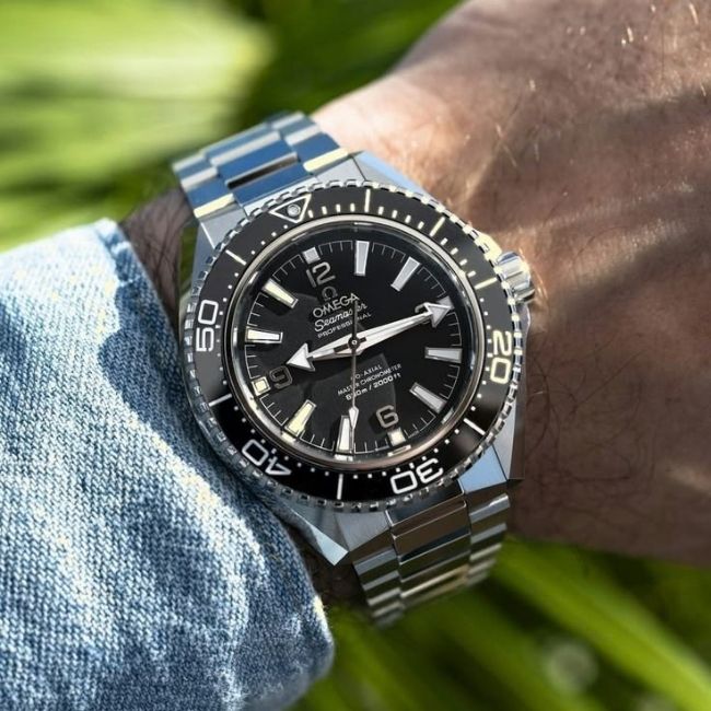 Review chi tiết đồng hồ Omega vàng khối sang trọng nhất 1