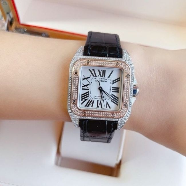 Cách phối đồ dự tiệc sang trọng cùng mẫu đồng hồ Cartier. 3