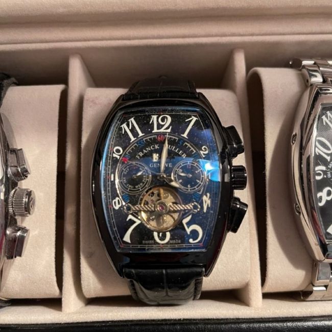 Khám phá đường cong hoàn hảo trên bộ vỏ hãng Franck Muller. 3
