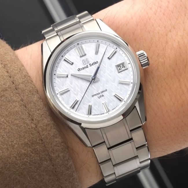 Lý do kim giây mùa xuân của hãng Grand Seiko trôi mượt. 1
