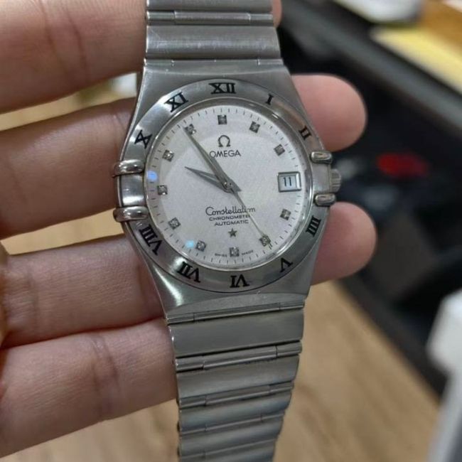 Góc nhìn chi tiết về mẫu đồng hồ Omega nam cũ 2
