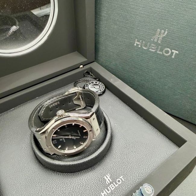Săn lùng đồng hồ Hublot qua sử dụng tại Cầu Giấy 2