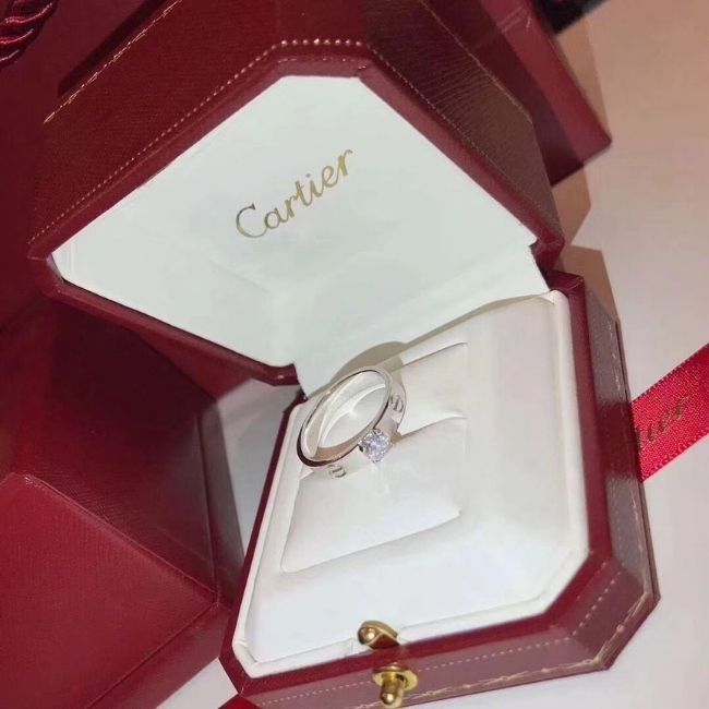 Đại gia gom mạnh nhẫn vàng Cartier quận Hai Bà Trưng 2