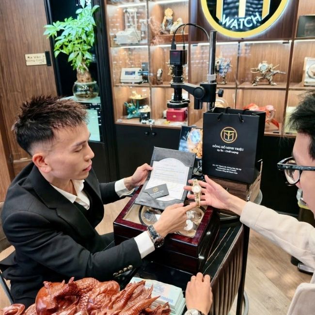 Chuyên gia Đồng hồ Minh Triệu thu mua siêu mỏng hiệu Piaget. 3