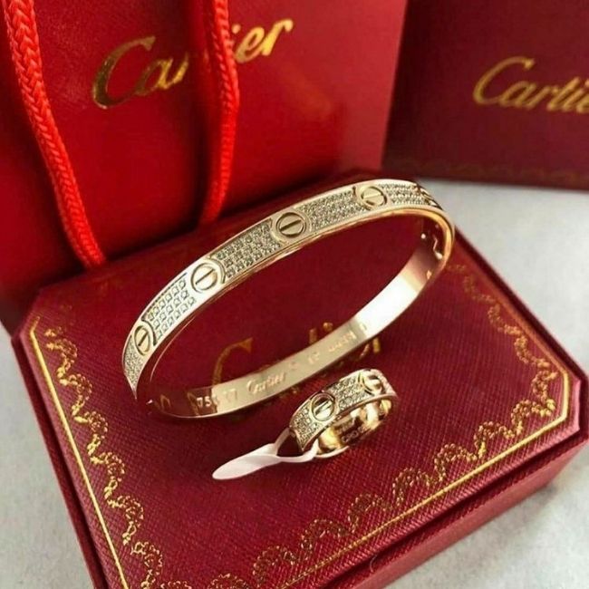 Thu mua lắc tay vàng đúc Cartier cũ giá cao nhất 1