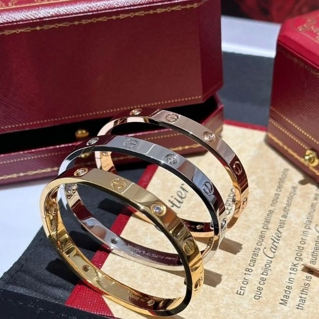 Thu mua lắc tay vàng đúc Cartier cũ giá cao nhất 2
